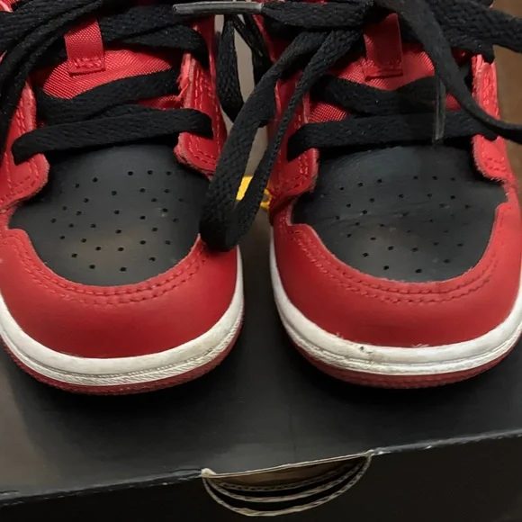 Jordan 1 Mid - Picture 2 of 10